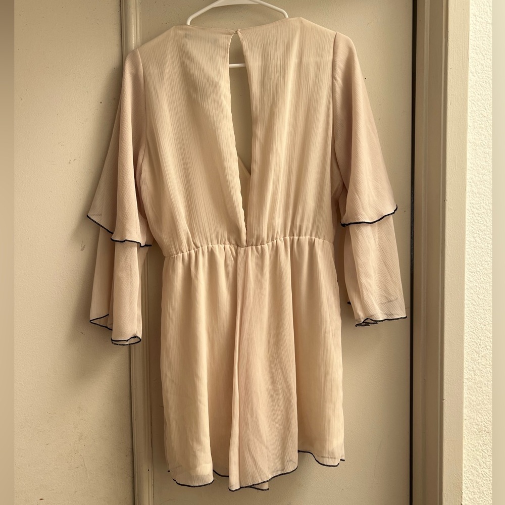 Ivory Ruffled V-Neck Romper - Picture 3 of 3
